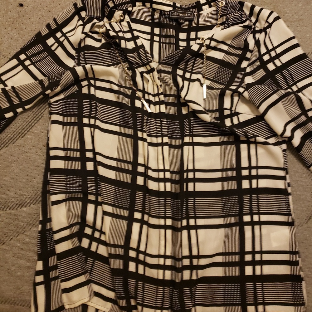A patterned light weight button up